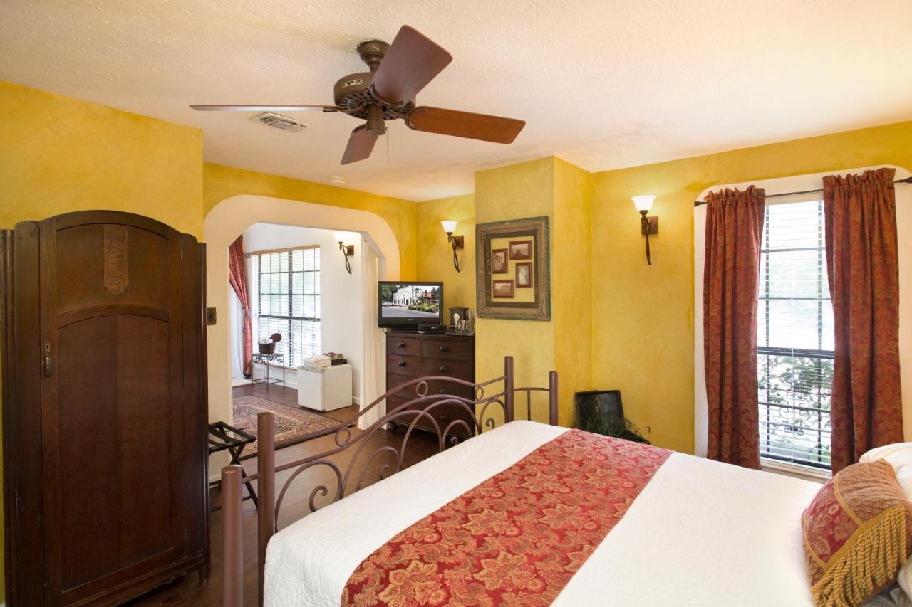 Lakehouse Bed And Breakfast Каньон-Лейк Экстерьер фото