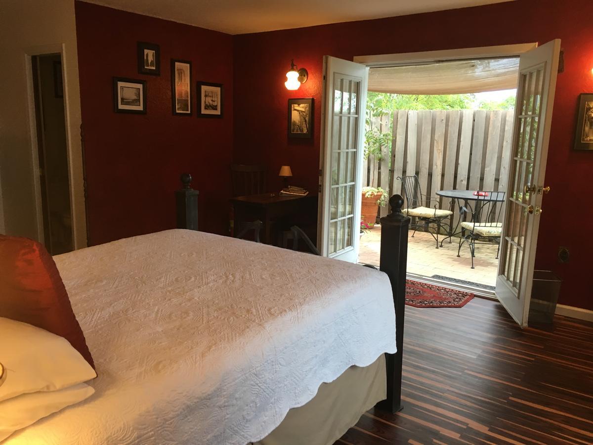 Lakehouse Bed And Breakfast Каньон-Лейк Экстерьер фото