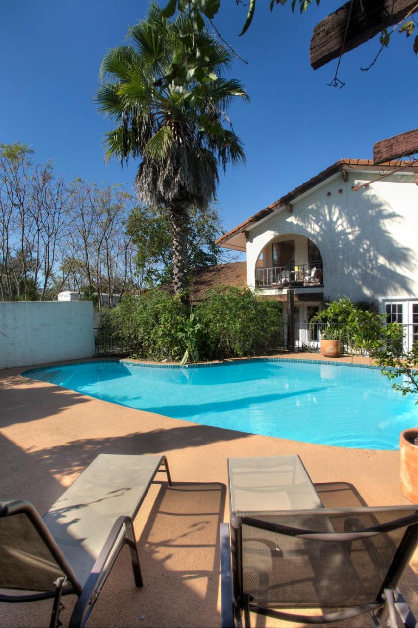 Lakehouse Bed And Breakfast Каньон-Лейк Экстерьер фото