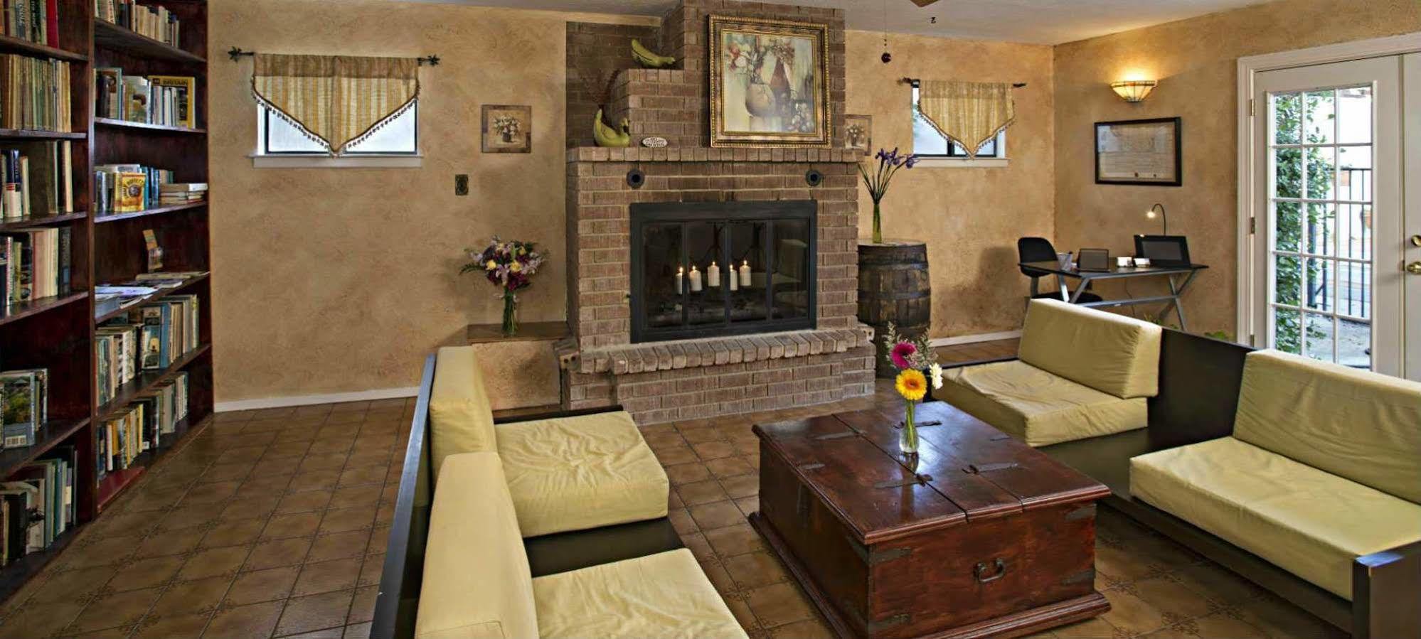 Lakehouse Bed And Breakfast Каньон-Лейк Экстерьер фото